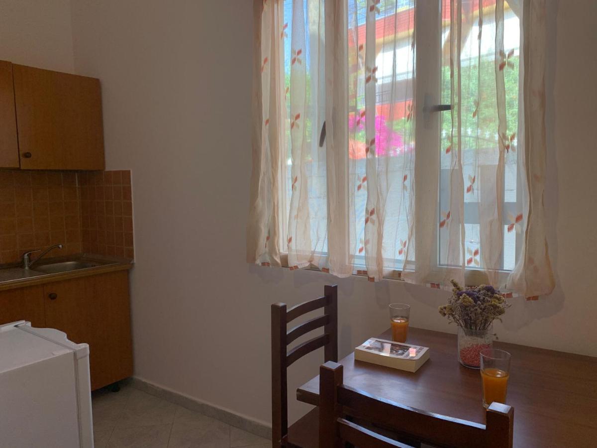 Rei'S Place Vlore Exterior photo