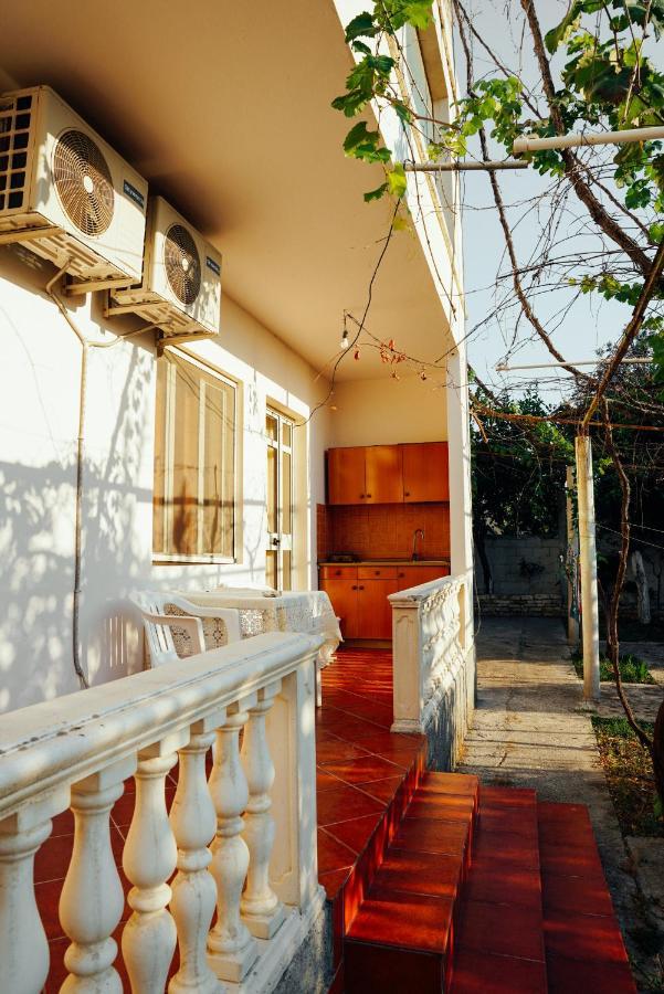 Rei'S Place Vlore Exterior photo