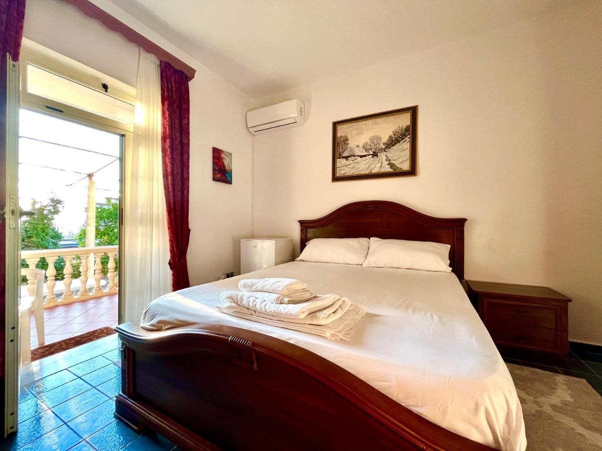 Rei'S Place Vlore Exterior photo